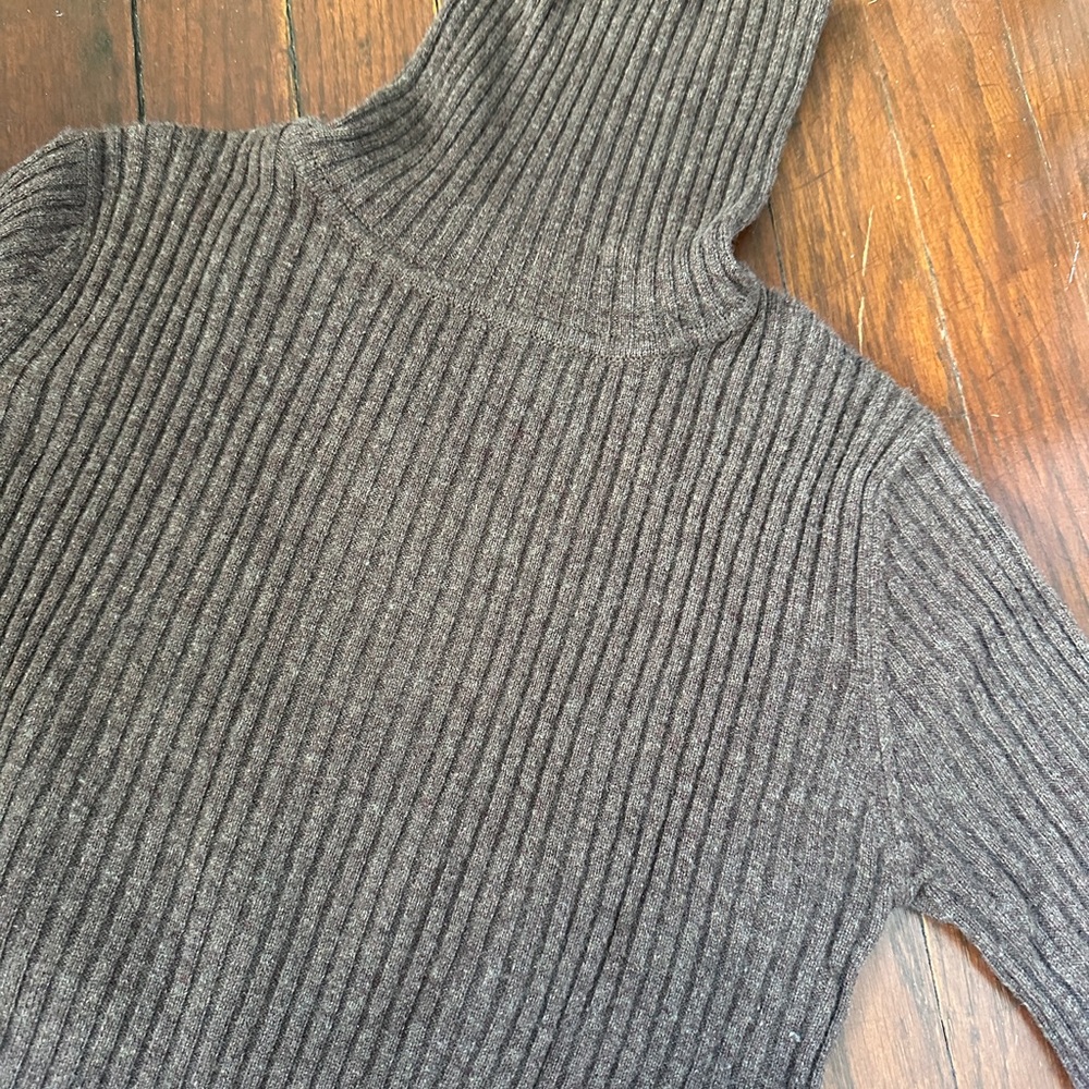 Elegant brown Ribbed Turtleneck Sweater
